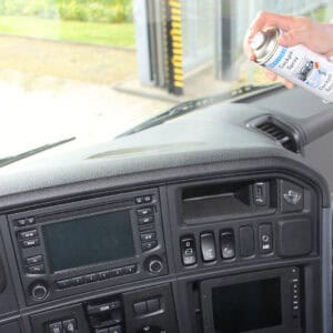 Kumin- ja muovinhoitospray